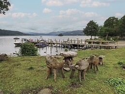 Shoreside Lodge
