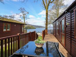 Shoreside Lodge