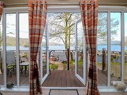 Shoreside Lodge