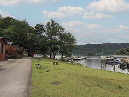 Shoreside Lodge