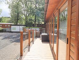 Lakes Lodge