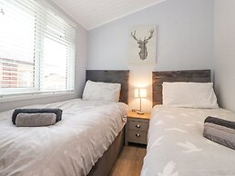 Lakes Lodge