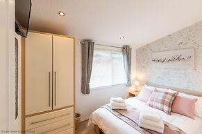 Broad Larch Lodge