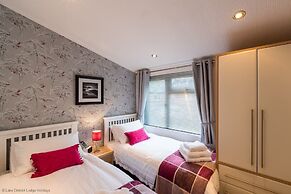 Broad Larch Lodge
