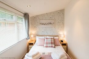 Broad Larch Lodge