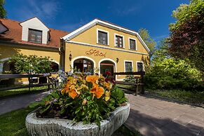 Gastland M0 Hotel & Conference Center