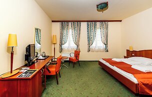 Gastland M0 Hotel & Conference Center