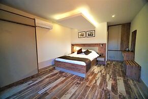 Milyos Hotel