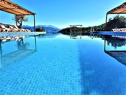Milyos Hotel