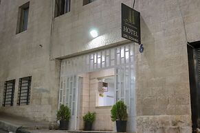 Twins Downtown Hotel