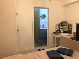 Apartment - Sleeps 4 - Balcony - Sea View