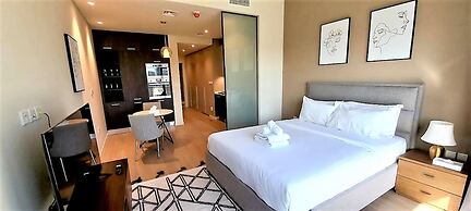 Park View Gorgeous Studio With Balcony