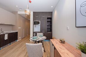 Park View Gorgeous Studio With Balcony