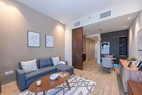 Park View Gorgeous Studio With Balcony