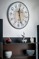 2br renovated flat close to metro
