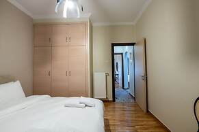 2br renovated flat close to metro