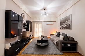 2br renovated flat close to metro