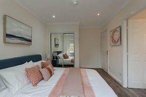 Captivating 3-bed Apartment by Gleneagles