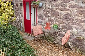 Ground Floor Apartment W/large Enclosed Garden