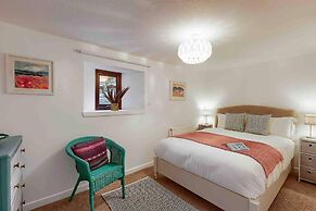 Ground Floor Apartment W/large Enclosed Garden