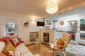 Ground Floor Apartment W/large Enclosed Garden
