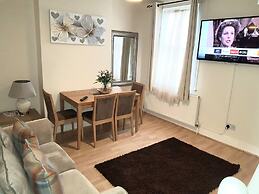 Cedar Villa - Inviting 5-bed House in Chatham-
