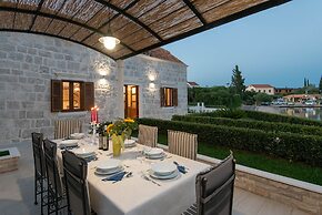 Holiday Villa Lovište Paradise