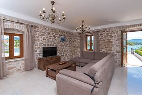 Holiday Villa Lovište Paradise