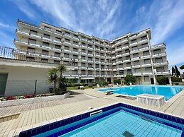 Bright Apartment by the Beach