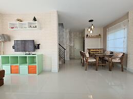 Boulevard Tuscany - 3 Bedroom Pool Villa