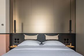 72 AD Suites
