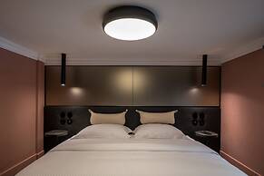 72 AD Suites