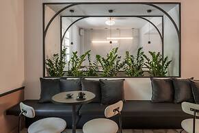 72 AD Suites