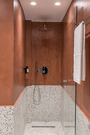 72 AD Suites