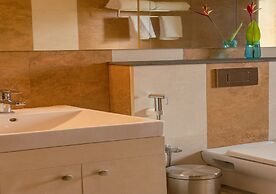 BLUSALZ MANOR Waters Edge Kochi