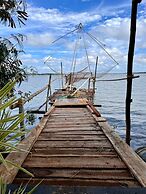 BLUSALZ MANOR Waters Edge Kochi