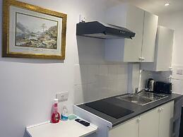 Onsite Cosy Practical Studio - in a Quite Area