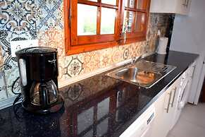 Apt - Sleeps 5 - Pets Ok - Balcony - Parking