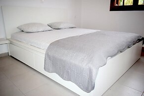 Apt - Sleeps 5 - Pets Ok - Balcony - Parking