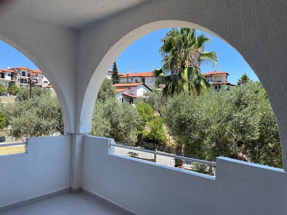 Apt - Sleeps 5 - Pets Ok - Balcony - Parking