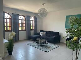Apt - Sleeps 5 - Pets Ok - Balcony - Parking