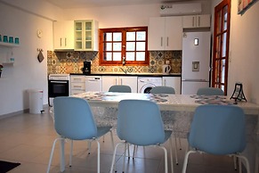 Apt - Sleeps 5 - Pets Ok - Balcony - Parking