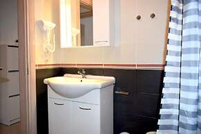 Apt - Sleeps 5 - Pets Ok - Balcony - Parking