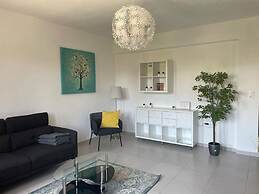 Apt - Sleeps 5 - Pets Ok - Balcony - Parking