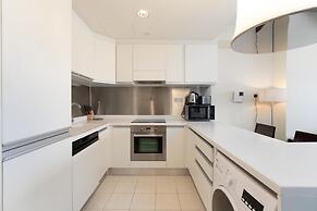 SuperHost - Luxurious Apartment With Breathtaking Skyline View - Addre