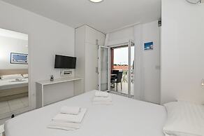 Seagull Apartments & Studios
