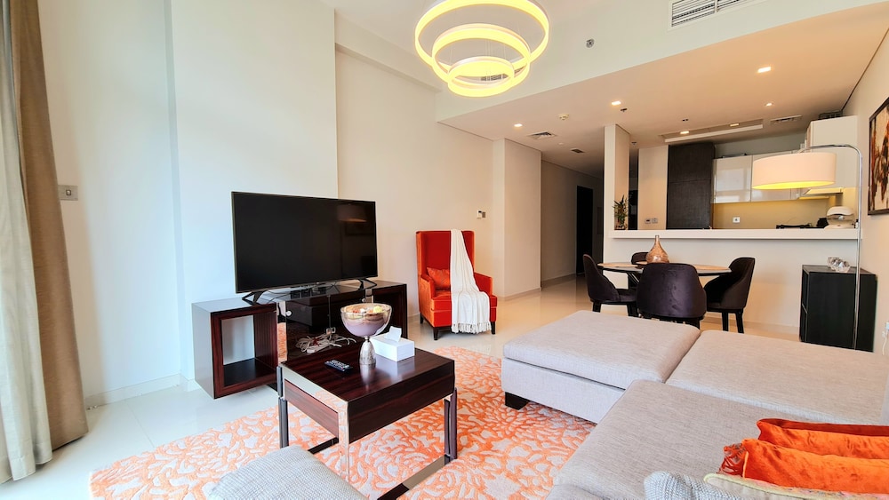 Marco Polo - Serene 1 BR APT amidst Golf Course with Gym & Pool