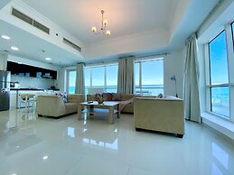  Luxe Apt with Panoramic Views and Terrace