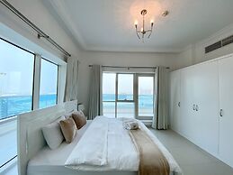  Luxe Apt with Panoramic Views and Terrace