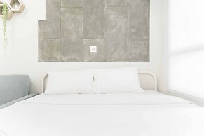 Comfortable Studio at Springlake Summarecon Apartment near Mall